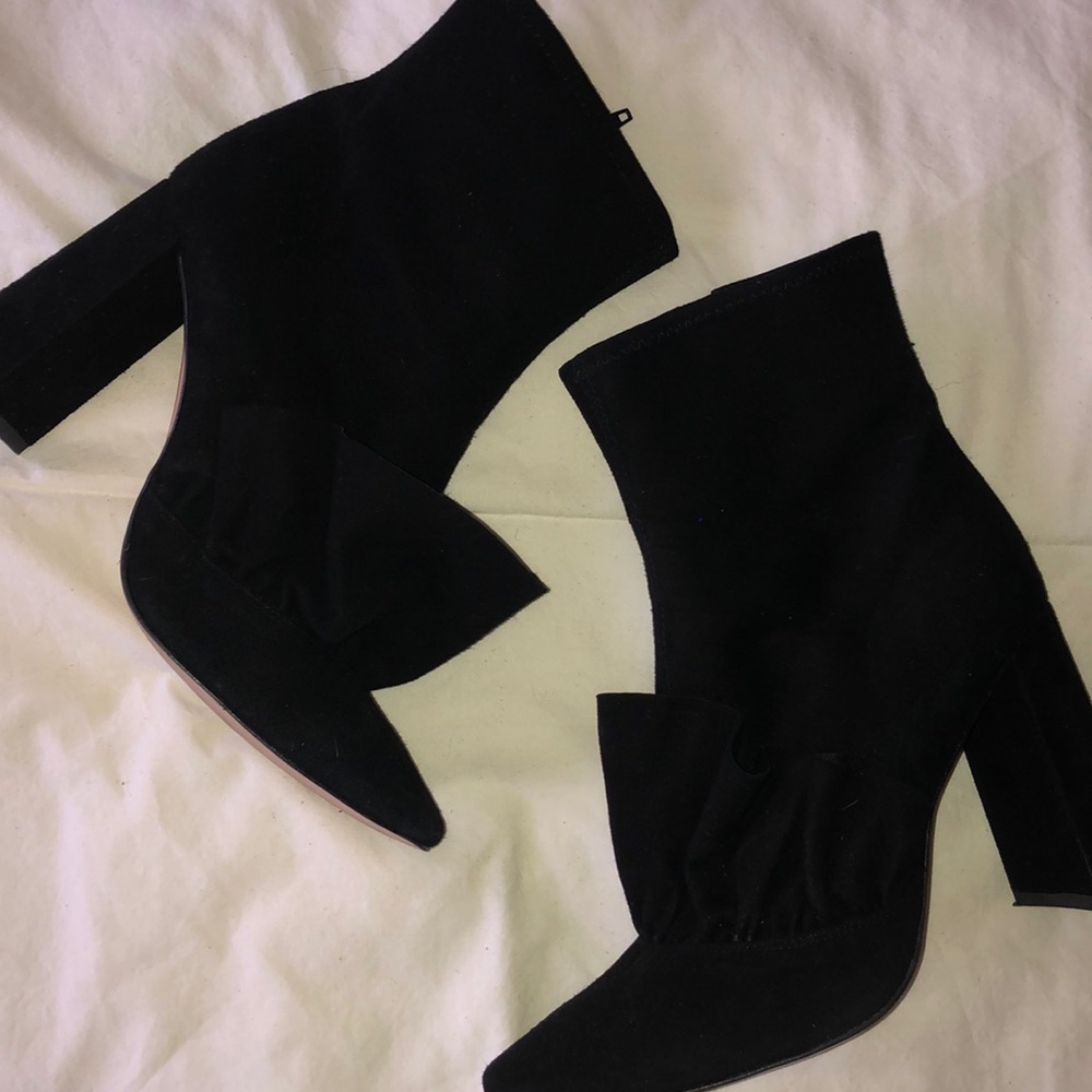SHOES/BOOTS▫️ Zara Black High Heel suede boots